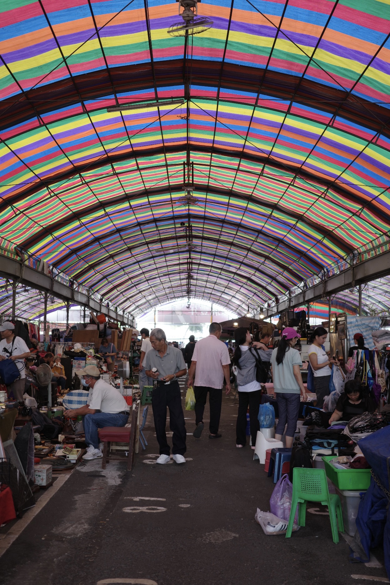 早朝の台中市千城跳蚤市場。